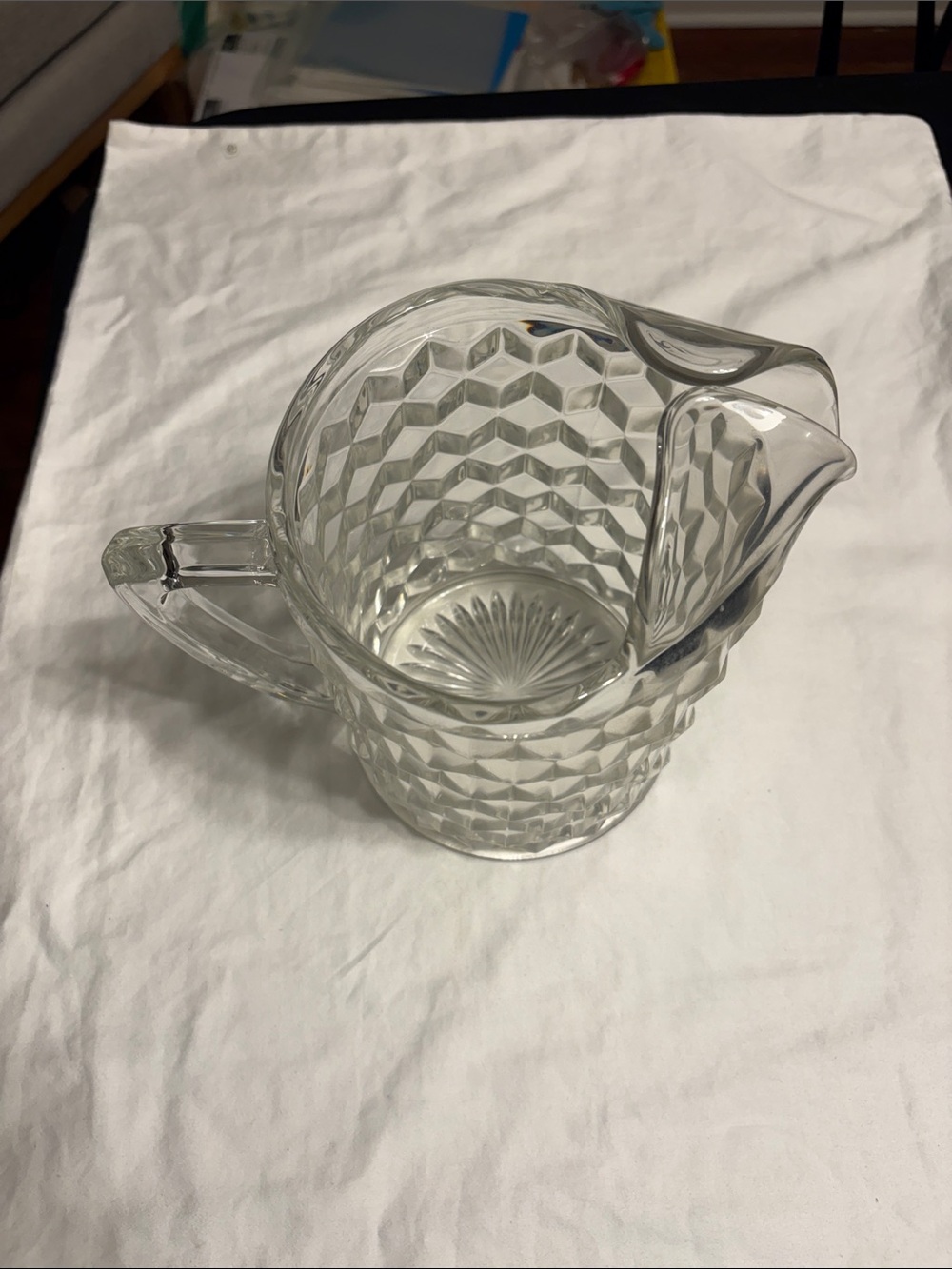 Clear Diamond-Pattern Glass Pitcher - Elegant Home Drinkware
